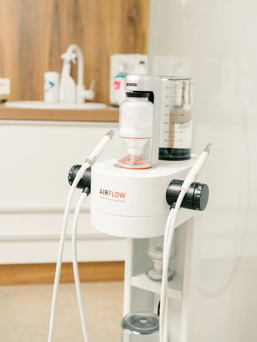 Prístroj EMS AIRFLOW Prophylaxis Master na ambulancii